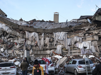 ریزش ساختمان ها در ترکیه ادامه دارد