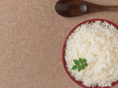 ۱۰ ترفند خانگی برای رفع بوی سوختگی برنج