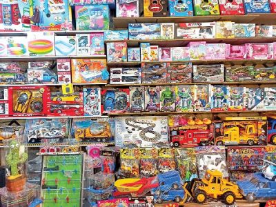 کشف ۲۹۱ هزار قلم اسباب بازی‌ خارجی قاچاق در تهران