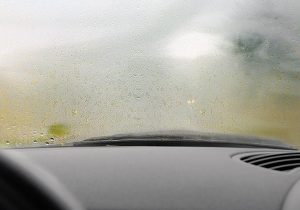 چند ترفند جادویی برای جلوگیری از بخار گرفتن شیشه‌ خودرو در زمستان
