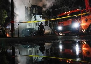 نجات ۷ نفر با نردبان هیدرولیک در آتش‌سوزی خیابان ولیعصر