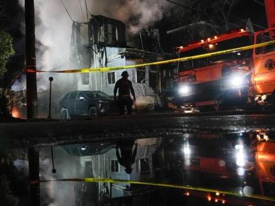 نجات ۷ نفر با نردبان هیدرولیک در آتش‌سوزی خیابان ولیعصر