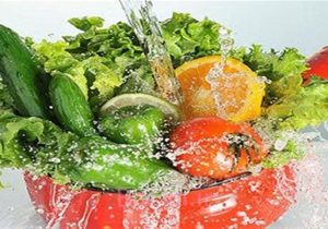 میوه‌ها و سبزیجات را خیلی ساده با این مواد طبیعی ضدعفونی کنید