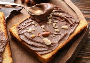 خواص کره بادام زمینی شکلاتی + نکاتی درباره مصرف آن